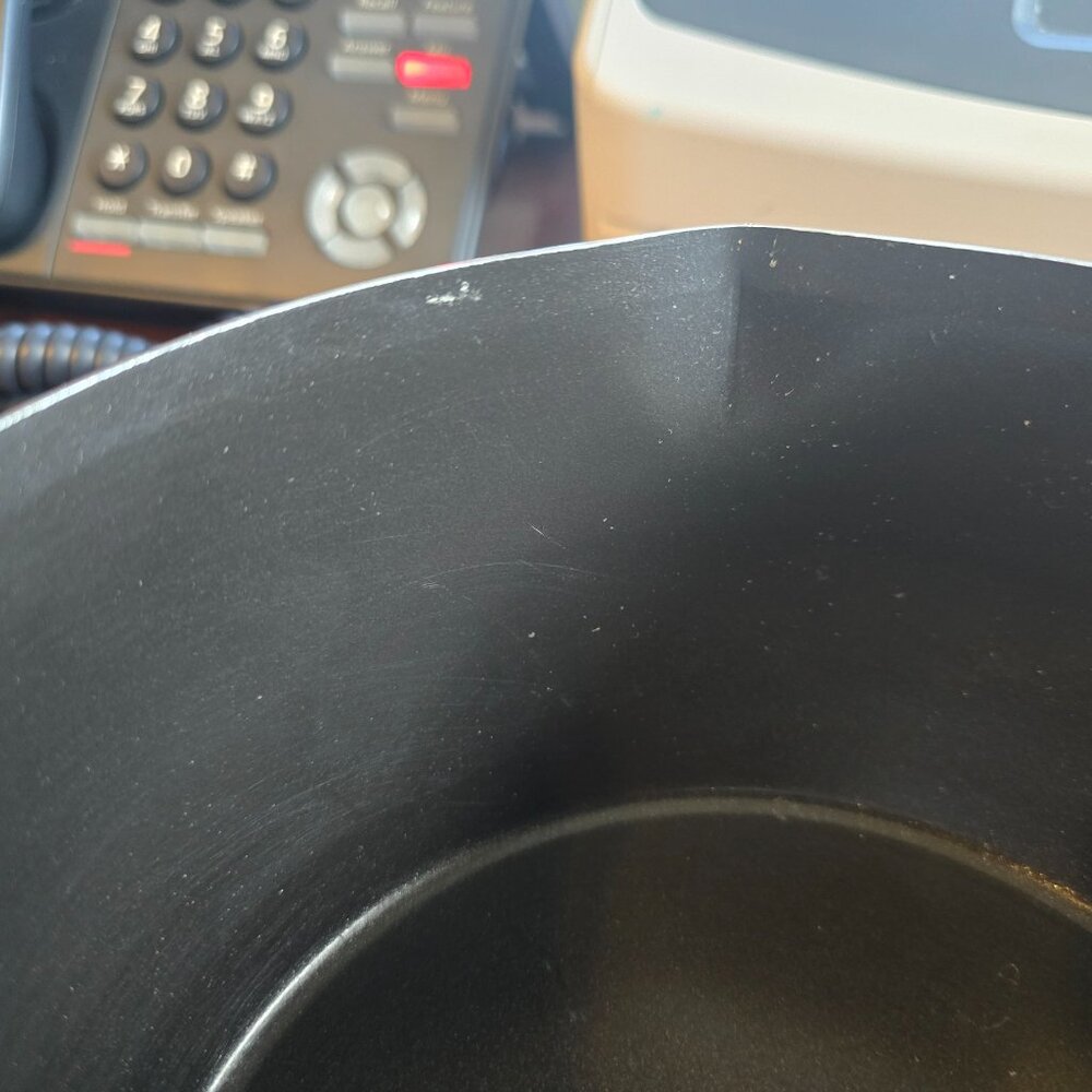 Vintage Mirro 2 Quart (1.9L) Saucepan - Non-Stick with Wooden Handle - Picture 6 of 14